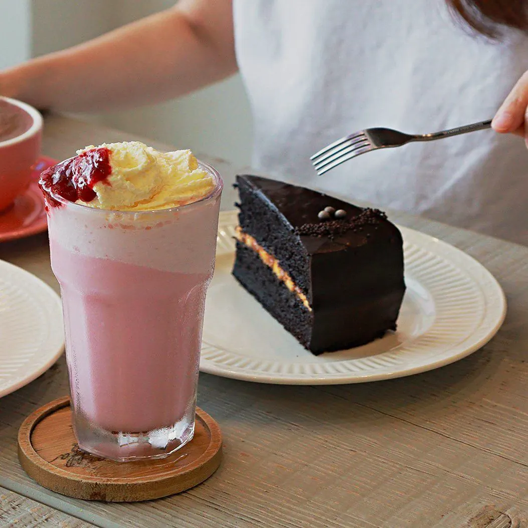 Pink shake and chocolate cake